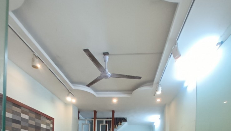 Cho thuê nhà nguyên căn Mặt phố Kim Đồng, Hoàng Mai, 5 tầng, 45m2, 3 ngủ, giá 15tr - KD, VP đỉnh